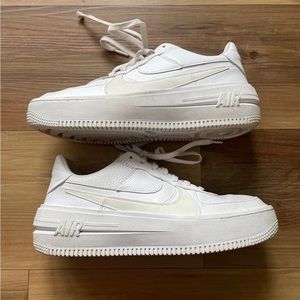Preowned (WMNS) Nike Air Force 1 PLT.AF.ORM 'Triple White' DJ9946-100 US 9.